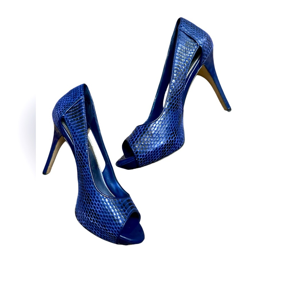 Size 7.5 Genuine leather blue snake White House black market heels.